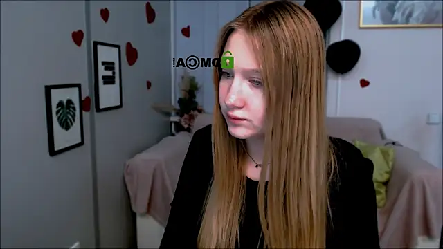 Snapshot of playful_sophie chatting on 02.25.25 playful sophie online show from 02.25.25