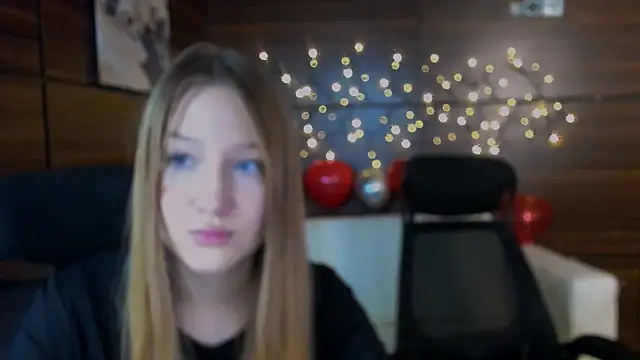 Snapshot of playful_sophie chatting on 03.03.25 playful sophie online show from 03.03.25