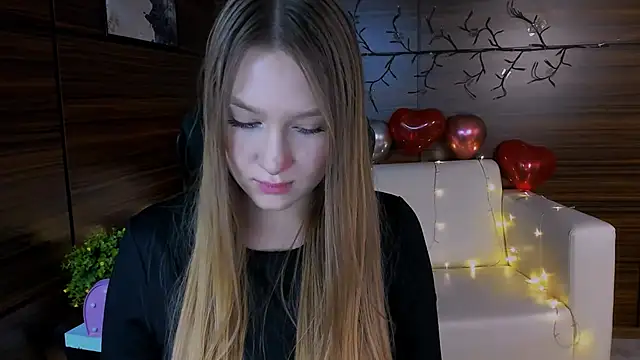 Snapshot of playful_sophie chatting on 03.04.25 playful sophie online show from 03.04.25