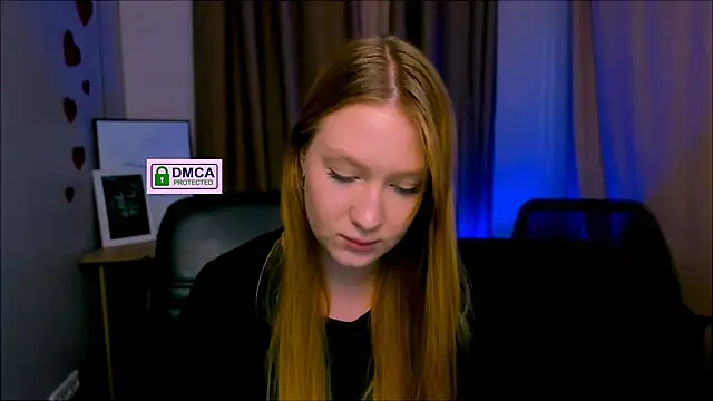 Snapshot of playful_sophie chatting on 03.10.25 playful sophie online show from 03.10.25