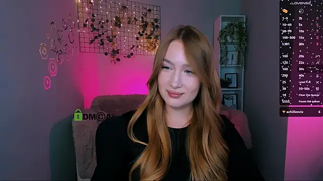 Snapshot of playful_sophie chatting on 10.02.25 playful sophie online show from 10.02.25