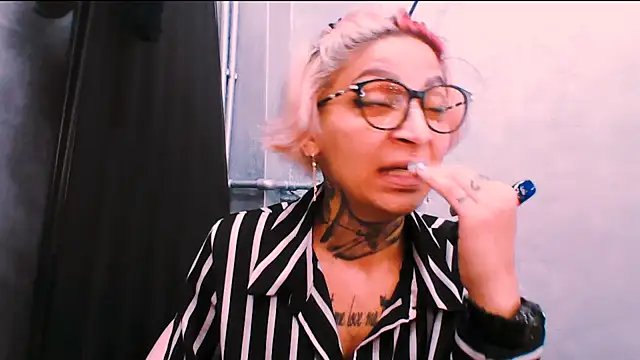 Lucky Deniz online show from 11.26.25