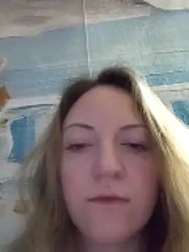 KattyLuuu online show from 12.04.25