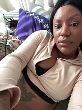 Snapshot of LavenderBuxton chatting on 03.11.26 LavenderBuxton online show from 03.11.26