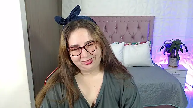 Snapshot of chloe_prg chatting on 02.22.25 chloe prg online show from 02.22.25