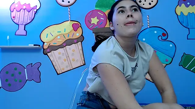 Snapshot of sweetfantacies18 chatting on 02.19.25 sweetfantacies18 online show from 02.19.25