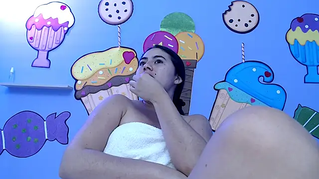 Snapshot of sweetfantacies18 chatting on 02.21.25 sweetfantacies18 online show from 02.21.25