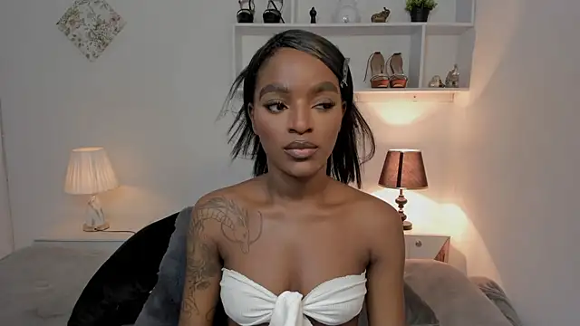 Snapshot of Zizi-campbel chatting on 12.28.24 Zizi-campbel online show from 12.28.24