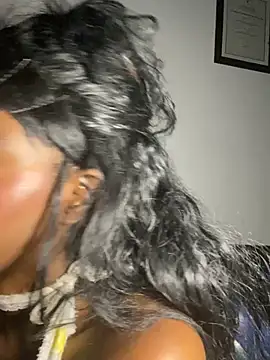 Snapshot of Zizi-campbel chatting on 01.29.25 Zizi-campbel online show from 01.29.25