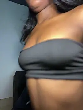 Snapshot of Zizi-campbel chatting on 01.30.25 Zizi-campbel online show from 01.30.25