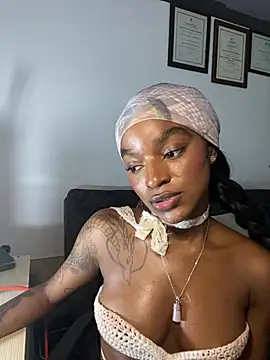 Snapshot of Zizi-campbel chatting on 03.08.25 Zizi-campbel online show from 03.08.25