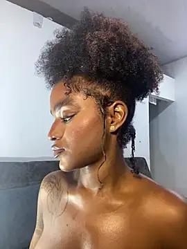 Snapshot of Zizi-campbel chatting on 03.13.25 Zizi-campbel online show from 03.13.25