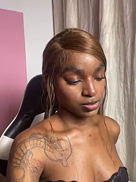 Snapshot of Zizi-campbel chatting on 09.18.25 Zizi-campbel online show from 09.18.25