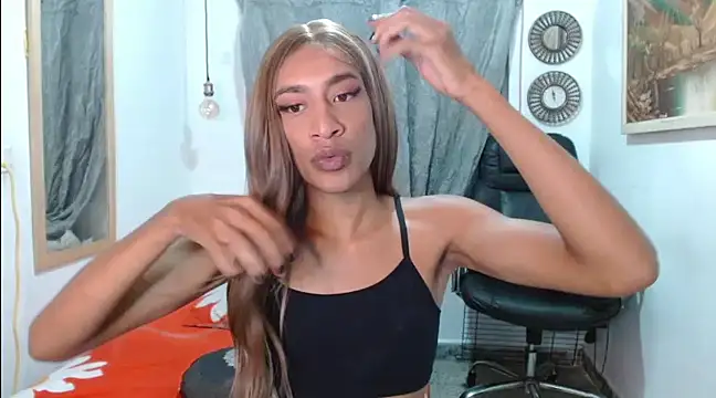 Snapshot of Dannacamilsaenz chatting on 01.22.25 Dannacamilsaenz online show from 01.22.25