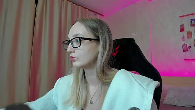 Snapshot of Cheryl__Brown chatting on 02.12.25 Cheryl Brown online show from 02.12.25