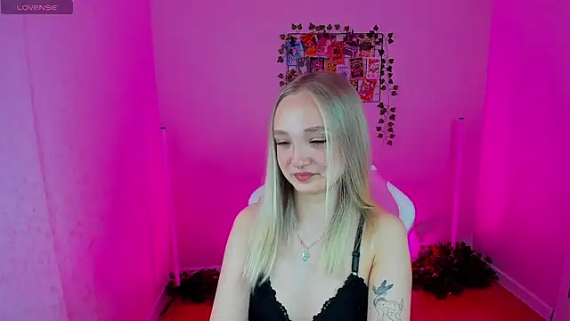 Snapshot of Cheryl__Brown chatting on 03.08.25 Cheryl Brown online show from 03.08.25