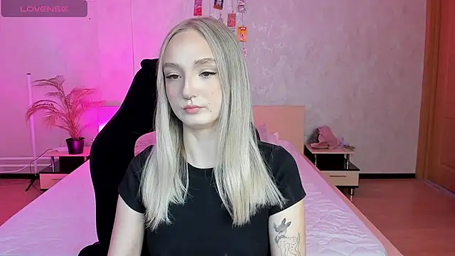 Snapshot of Cheryl__Brown chatting on 03.15.25 Cheryl Brown online show from 03.15.25