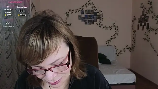 Snapshot of Miss_Moren chatting on 11.13.25 Miss Moren online show from 11.13.25