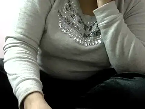 Snapshot of Housewife12 chatting on 01.04.25 Housewife12 online show from 01.04.25