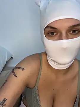 Snapshot of Nikki_Hoee chatting on 10.20.25 Nikki Hoee online show from 10.20.25