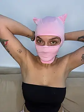 Snapshot of Nikki_Hoee chatting on 10.26.25 Nikki Hoee online show from 10.26.25