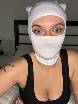 Snapshot of Nikki_Hoee chatting on 10.30.25 Nikki Hoee online show from 10.30.25