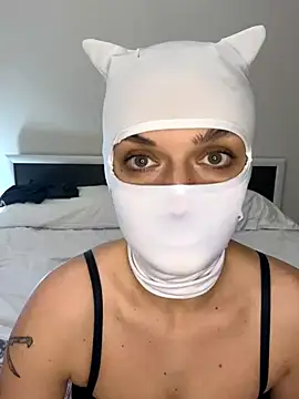 Snapshot of Nikki_Hoee chatting on 11.13.25 Nikki Hoee online show from 11.13.25