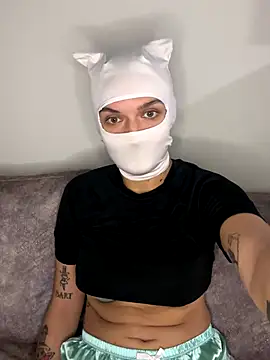 Snapshot of Nikki_Hoee chatting on 11.19.25 Nikki Hoee online show from 11.19.25