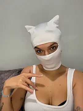 Snapshot of Nikki_Hoee chatting on 11.30.25 Nikki Hoee online show from 11.30.25