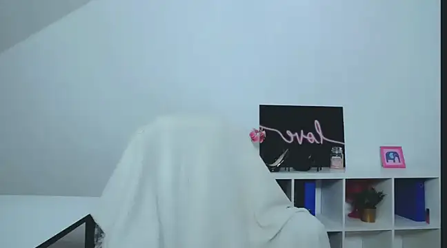 Lia Benini online show from 01.19.25