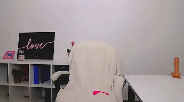 Lia Benini online show from 03.02.25