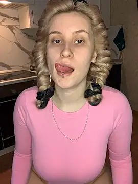 Snapshot of Sweet_white_chocolate chatting on 03.10.25 Sweet white chocolate online show from 03.10.25