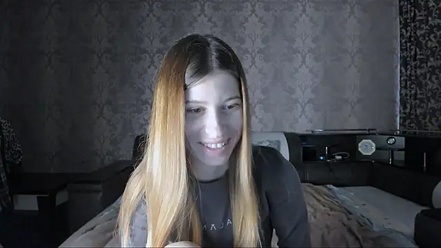 Snapshot of Agnes_Allenn chatting on 10.24.25 Agnes Allenn online show from 10.24.25