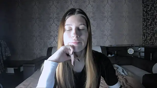 Snapshot of Agnes_Allenn chatting on 10.27.25 Agnes Allenn online show from 10.27.25