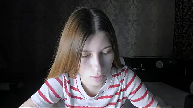 Snapshot of Agnes_Allenn chatting on 10.28.25 Agnes Allenn online show from 10.28.25