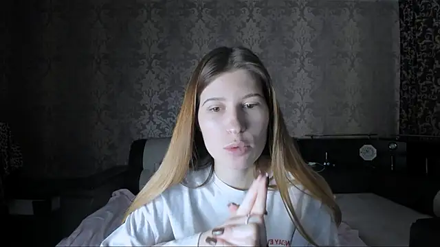 Snapshot of Agnes_Allenn chatting on 10.30.25 Agnes Allenn online show from 10.30.25