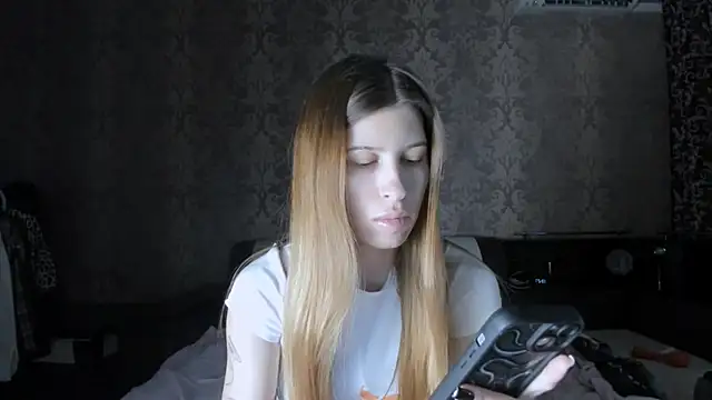 Snapshot of Agnes_Allenn chatting on 11.27.25 Agnes Allenn online show from 11.27.25