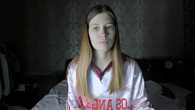 Snapshot of Agnes_Allenn chatting on 12.01.25 Agnes Allenn online show from 12.01.25