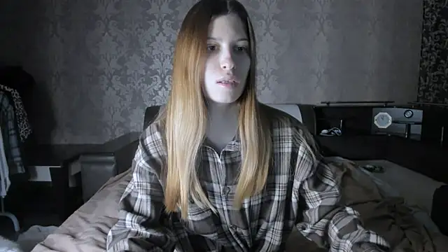 Snapshot of Agnes_Allenn chatting on 12.02.25 Agnes Allenn online show from 12.02.25