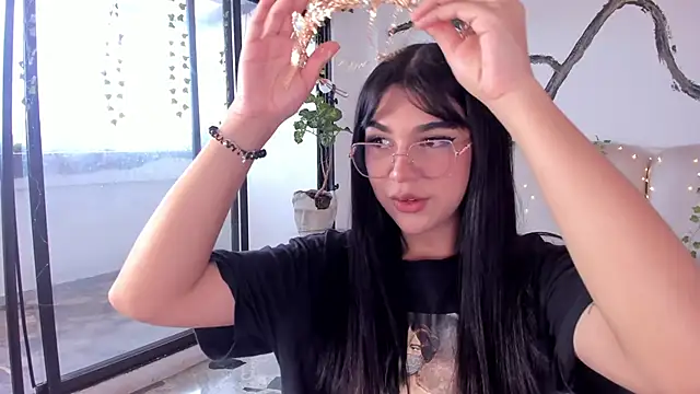 Snapshot of RoseCassie chatting on 10.31.25 RoseCassie online show from 10.31.25