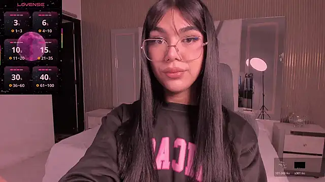 Snapshot of RoseCassie chatting on 11.05.25 RoseCassie online show from 11.05.25