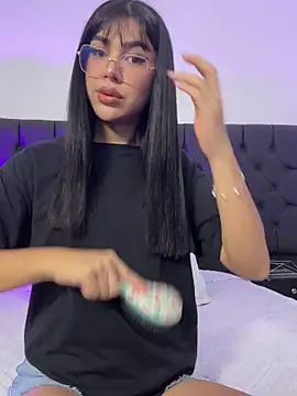 Snapshot of RoseCassie chatting on 11.07.25 RoseCassie online show from 11.07.25