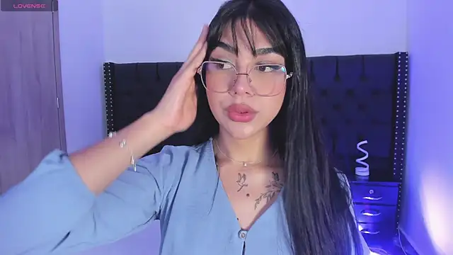 Snapshot of RoseCassie chatting on 11.12.25 RoseCassie online show from 11.12.25