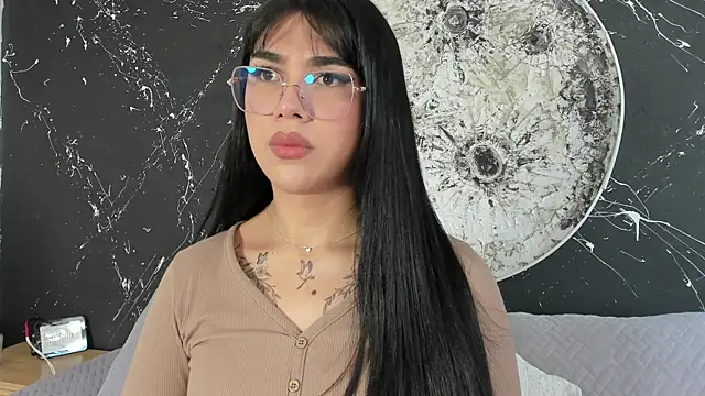 Snapshot of RoseCassie chatting on 11.18.25 RoseCassie online show from 11.18.25