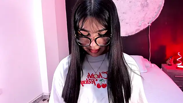 Snapshot of RoseCassie chatting on 11.24.25 RoseCassie online show from 11.24.25