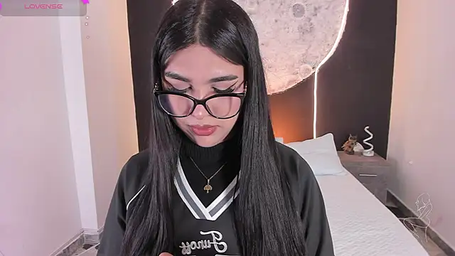 Snapshot of RoseCassie chatting on 11.26.25 RoseCassie online show from 11.26.25