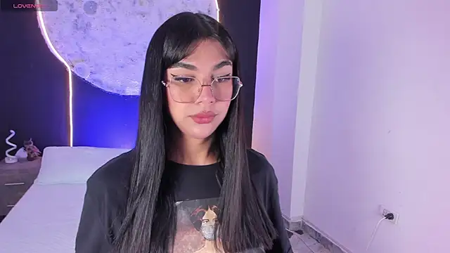 Snapshot of RoseCassie chatting on 11.28.25 RoseCassie online show from 11.28.25