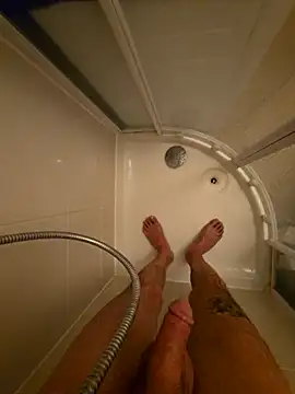 Snapshot of Kingqueen696 chatting on 12.17.25 Kingqueen696 online show from 12.17.25