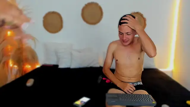 TifannyRossiii online show from 03.22.25