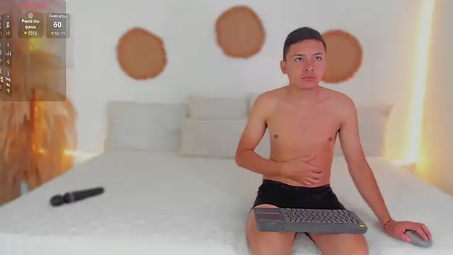 TifannyRossiii online show from 12.21.25